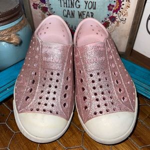 Native pink glitter size 8